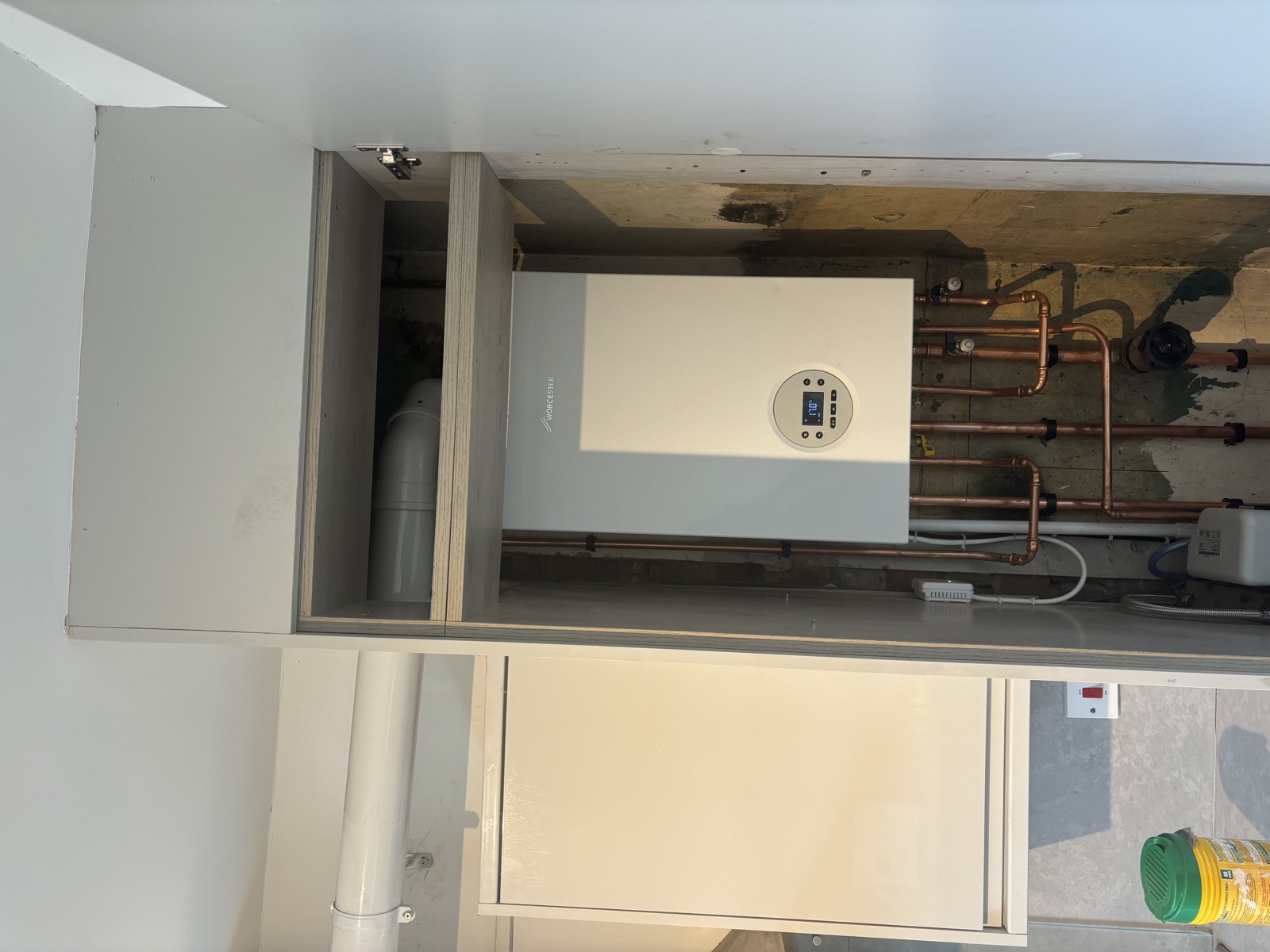 Back boiler converted to a modern Worcester combi installation