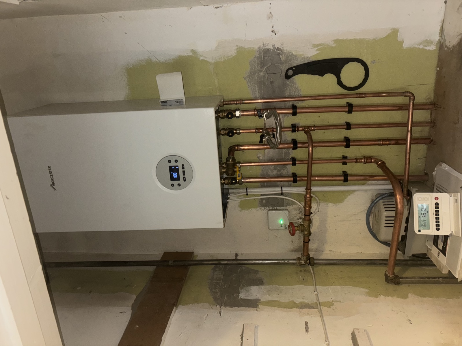Worcester back boiler conversion finished with neat pipe runs