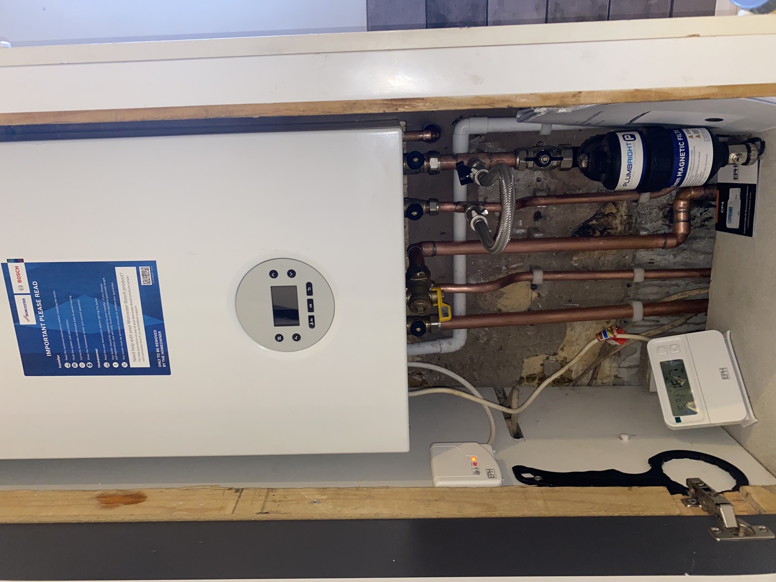 Real Worcester boiler fitted neatly inside a cupboard by FlameTec